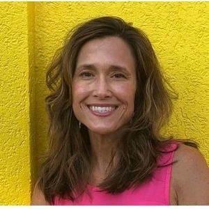 Meet your Posher, Lora